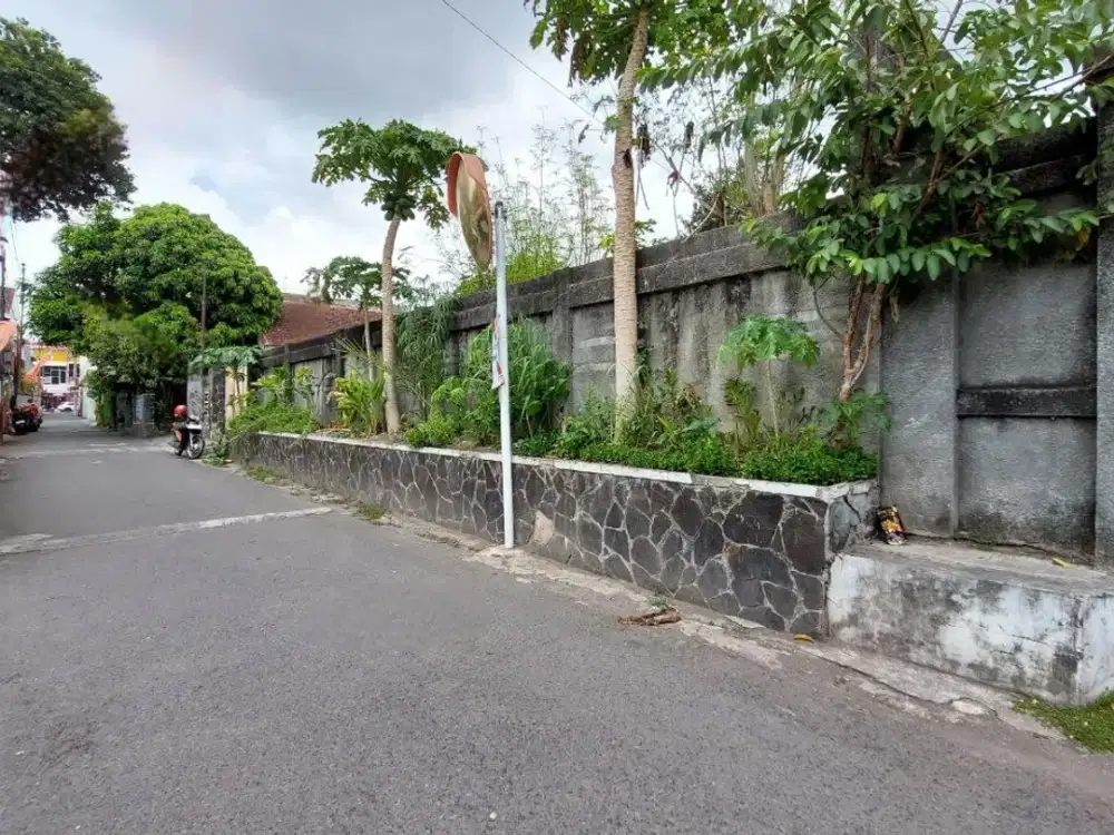 Tanah Istimewa daerah Tamsis Kota Jogja dkt Kampus Taman Siswa dan UII