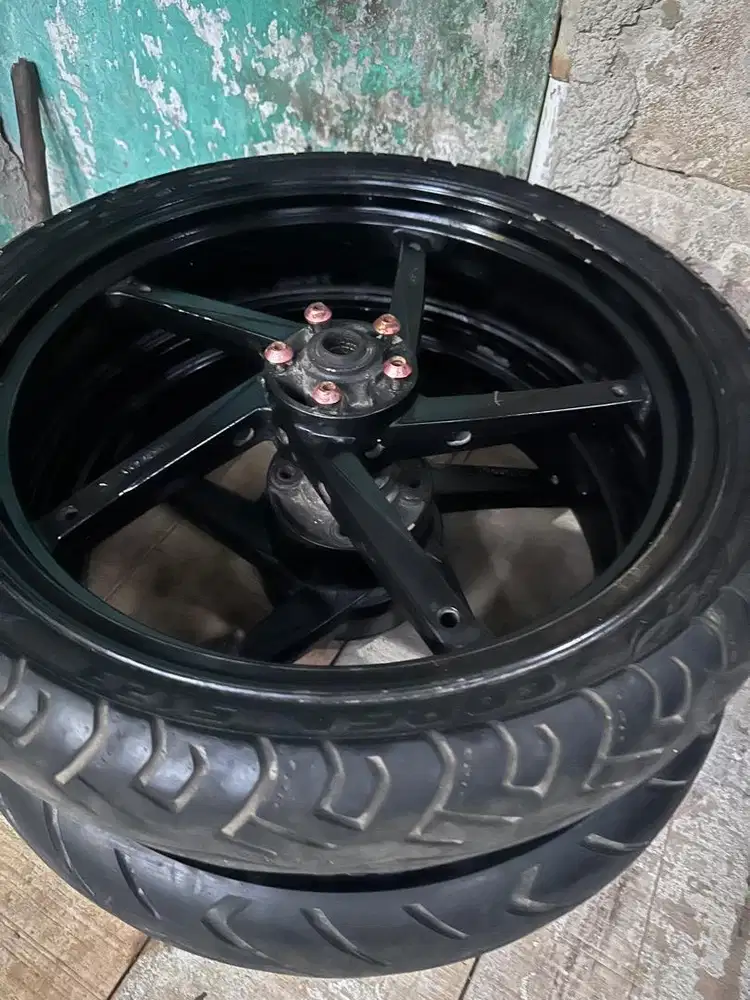 Velg dan ban untuk motor