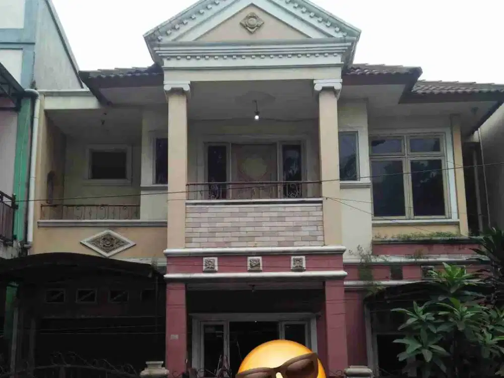Dijual rumah 2 lantai strategis