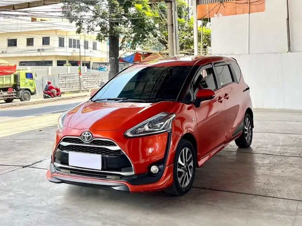 Toyota Sienta Q Matic / AT 2017 Orange
