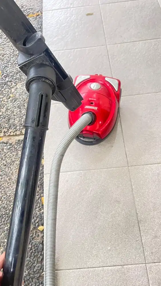 Dijual Krisbow Vacuum Cleaner SL237E (1000W)