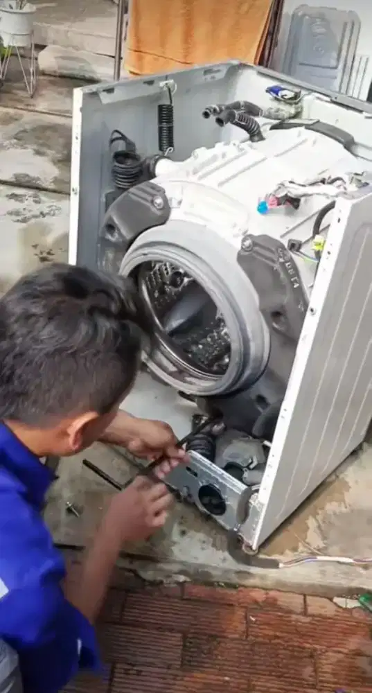 SERVICE AC, MESIN CUCI, KULKAS FREEZER, SHOWCASE