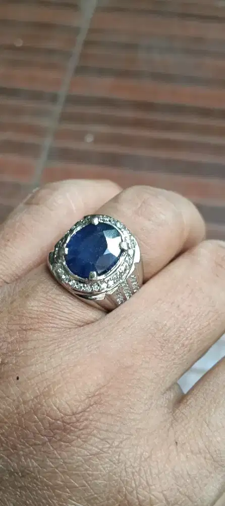 Natural saphire royal Blue