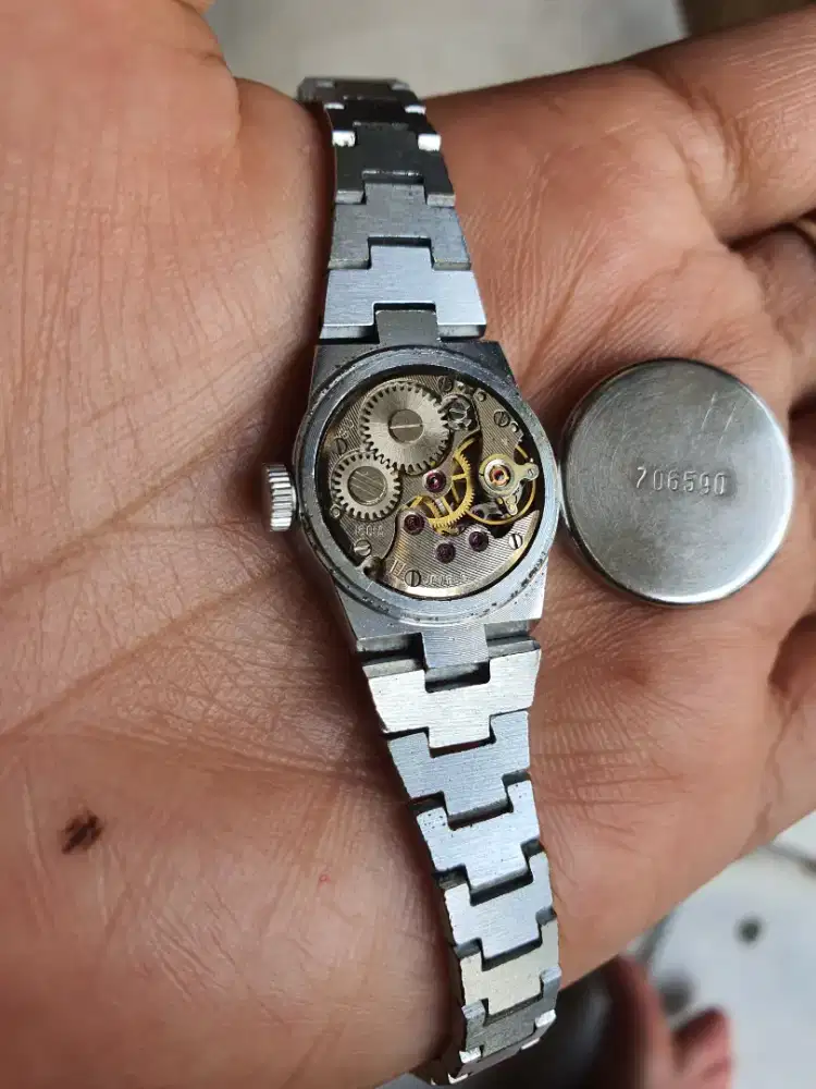 Jam tangan Wanita (jam Rusia)