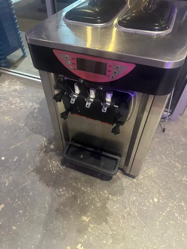 Mesin ice cream soft cream merk tomori