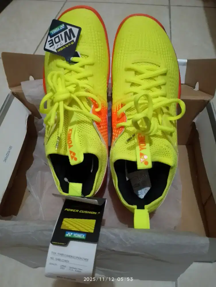 Sepatu Badminton Yonex Eclipsion Z2