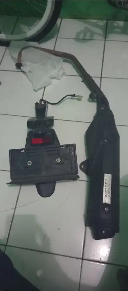 Knalpot yamaha xabre dan spakbor belakang ori