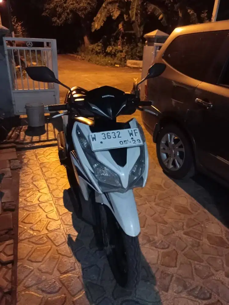Vario 125 KZR White silver