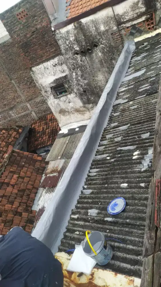 Tukang tambal atap rembes, atap asbes pecah, plafon jebol, partisi,