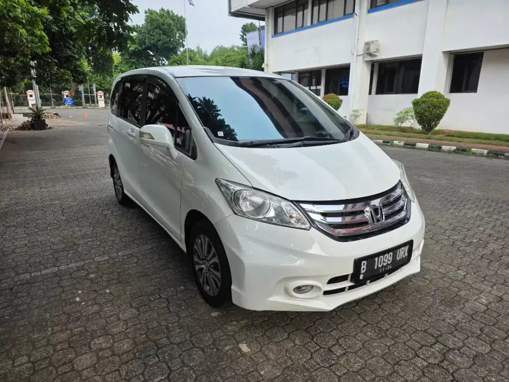 Honda Freed PSD 2014 Putih tipe tertinggi