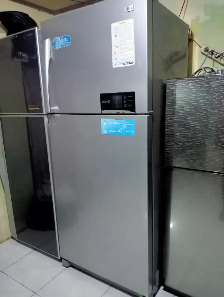 Di jual kulkas LG 2 pintu jumbo masih orisinil pabrik