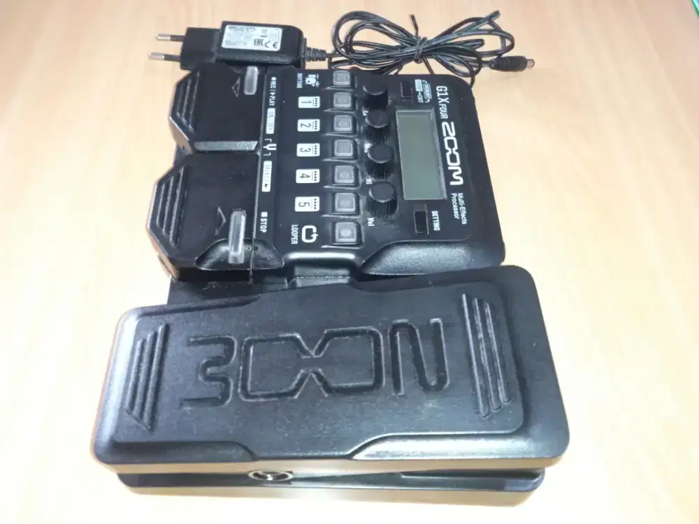 EFEK GITAR ZOOM G1 X FOUR