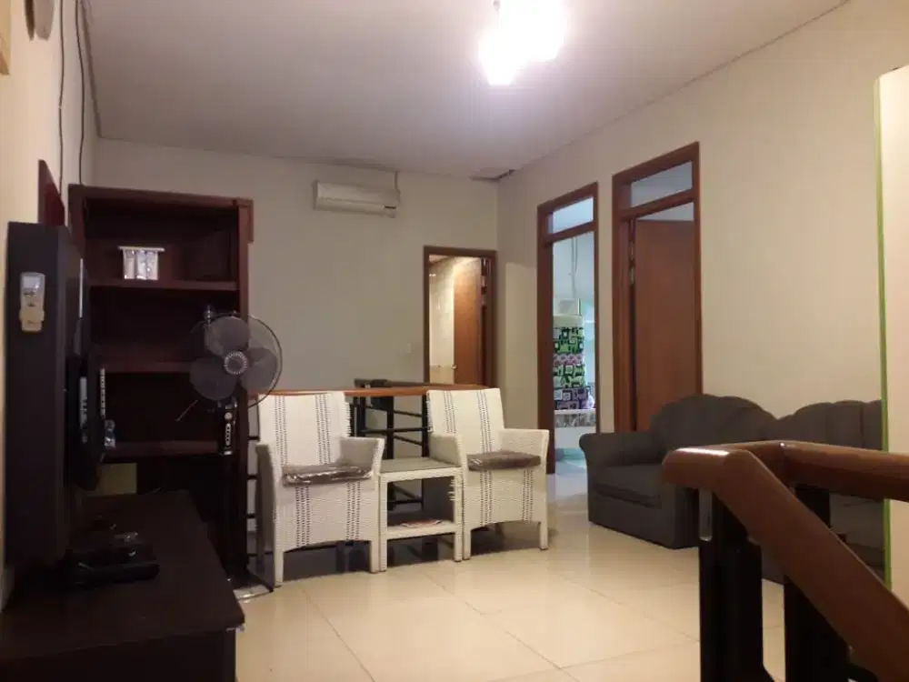 Rumah Townhouse Nyaman di Istana Pasteur Regency