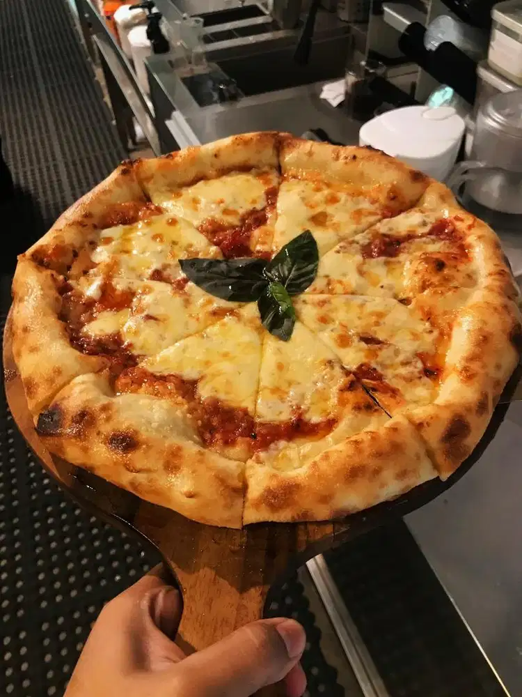 Pembuat pizza & cook helper