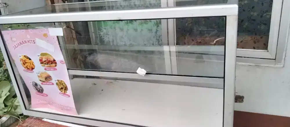 Dijual etalase siap pakai