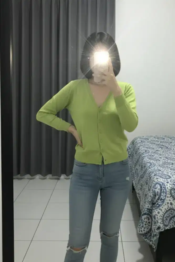 Cardigan Rajut V-Neck Wanita