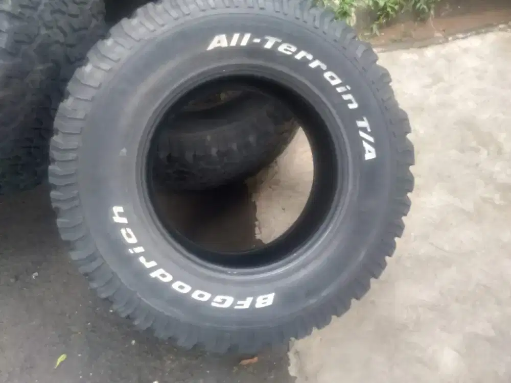 BAN BFGOODRICH ALL TERRAIN KO2
UKURAN:285/70/17
4PCS