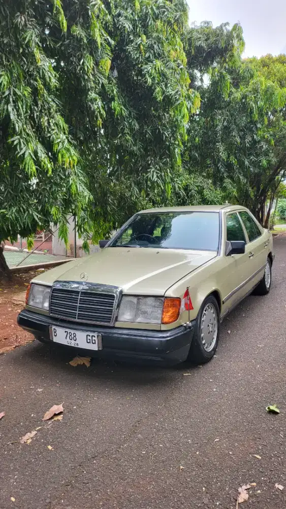 Mercedes Benz 300E W124 List Becak