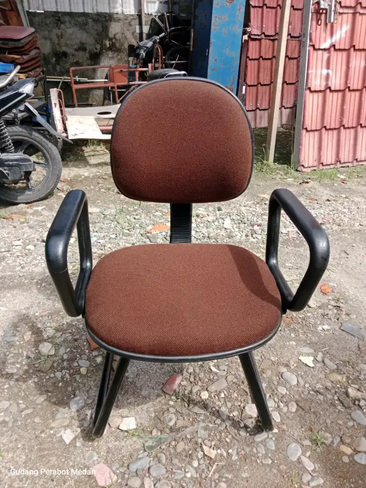 Kursi Kantor Kekinian / Kursi Bekas Murah
