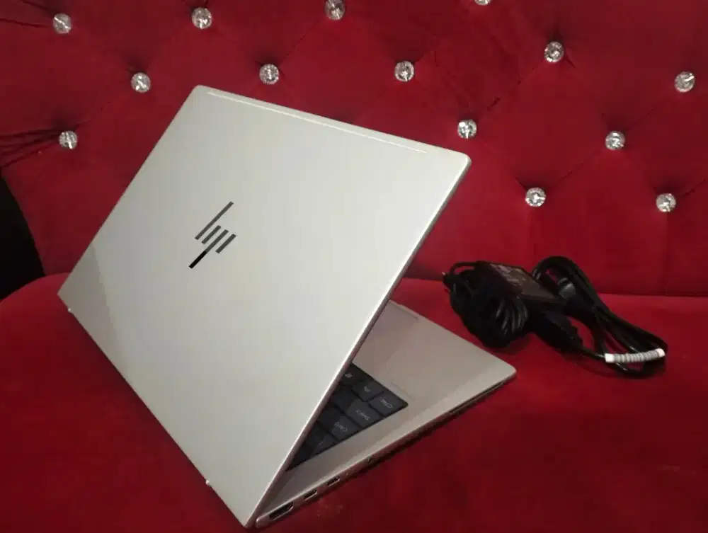 Laptop HP Elitebook 8 G1i Intel ultra 5 -235u/12core/16/512/grnsi2028