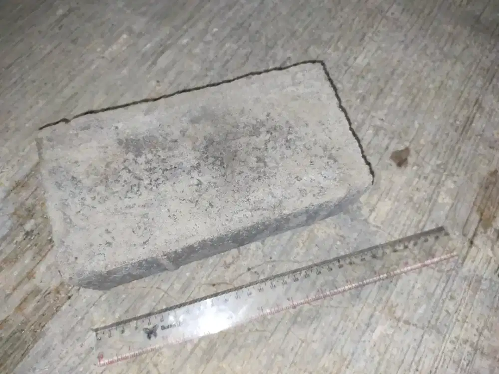 Paving bata warna abu-abu