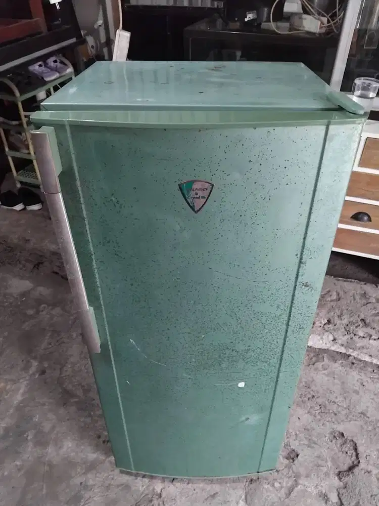 freezer 6 rak sharp murah normal