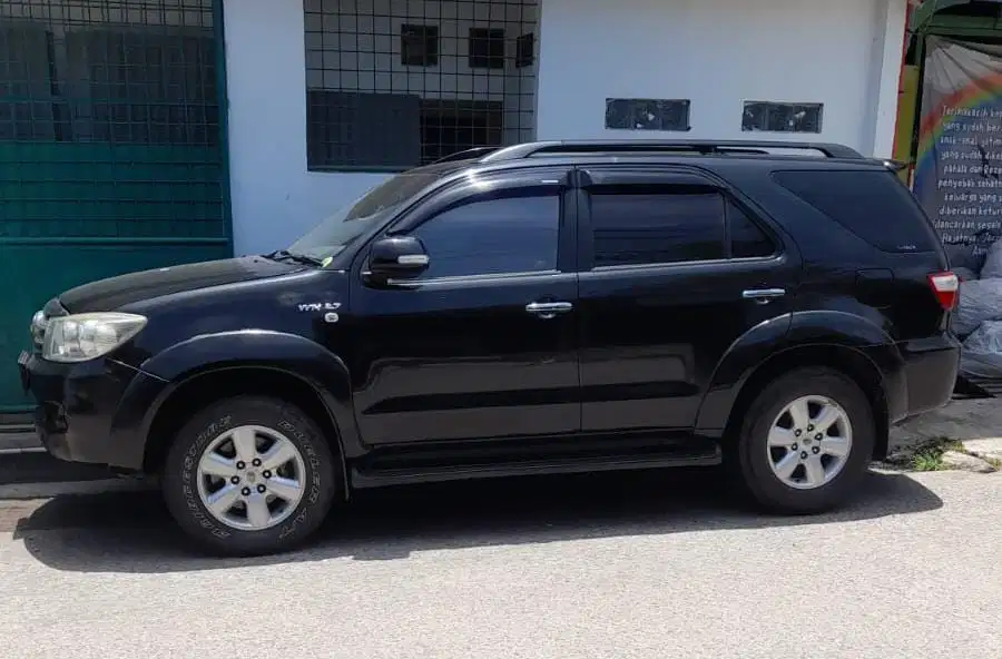 Toyota Fortuner 2010 Bensin
