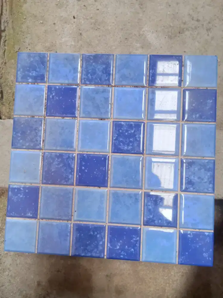Keramik Kolam Renang 30x30 perkotak nya 11 pcs
