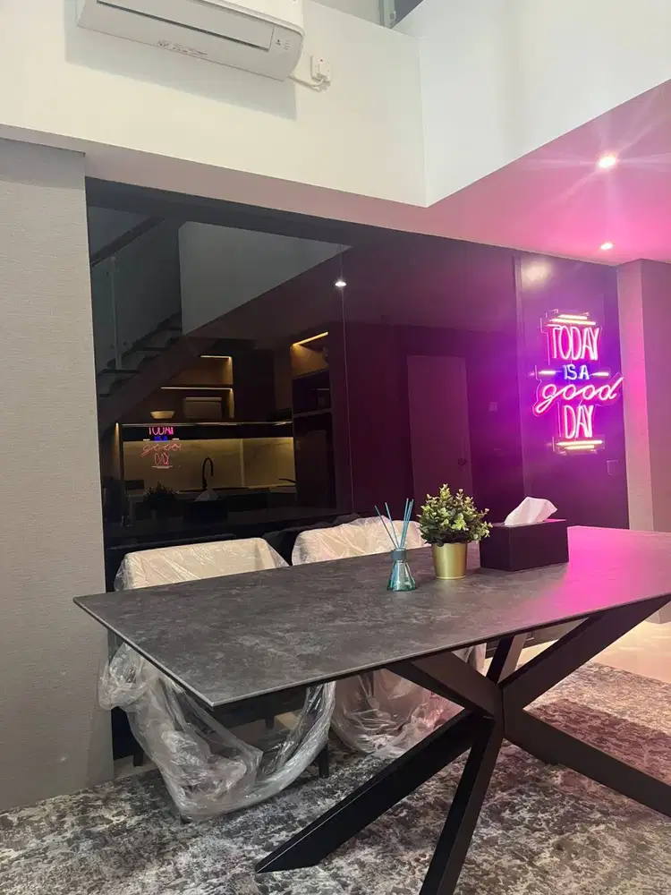 SEWA APARTEMEN DENVER CITRALAND SURABAYA 2 LANTAI NEW GRESS FURNISHED