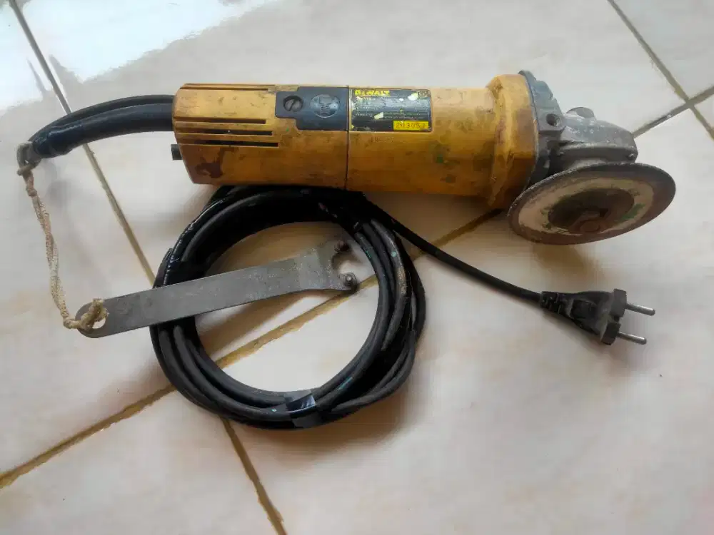 Gerinda tangan DeWALT