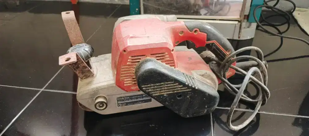 Amplas (Belt Sander) Maktec MT 941
