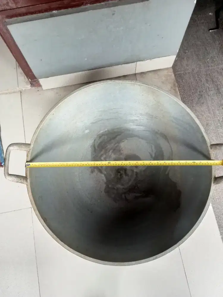 Wajan besar jumbo tebal .