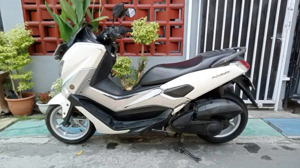 nmax 2017 putih mulus bagus mesin sehat pajak panjang
