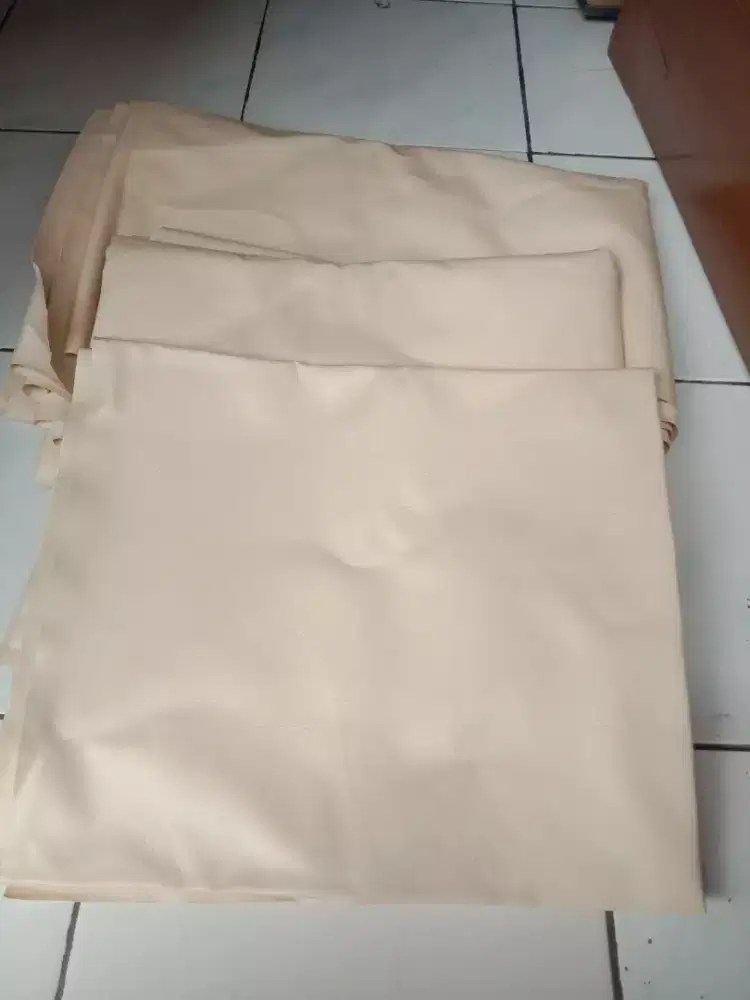 Kain Oscar buat kursi atau perlak