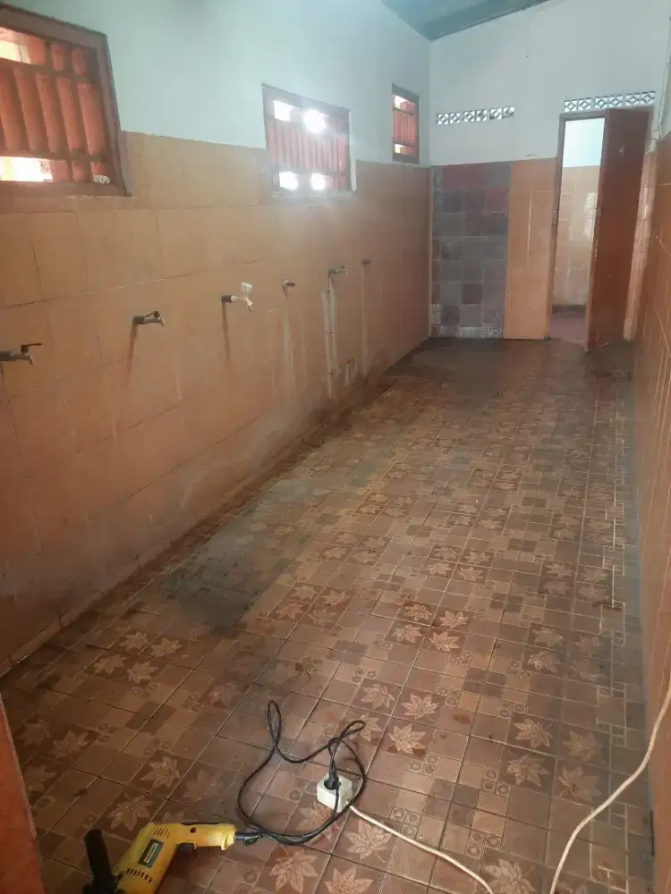 jasa kebersihan salon kamar mandi