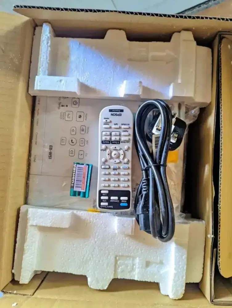 Beli PROYEKTOR yang sudah tidak terpakai