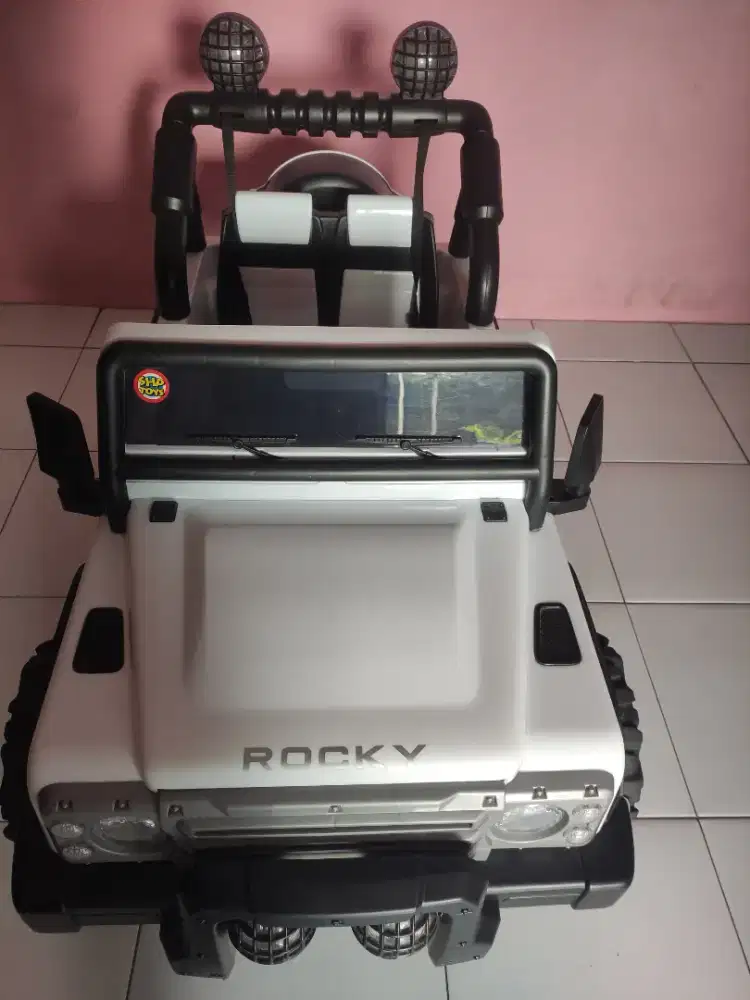 Mobil mainan anak aki rocky