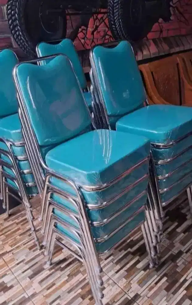 Kursi susun model Futura