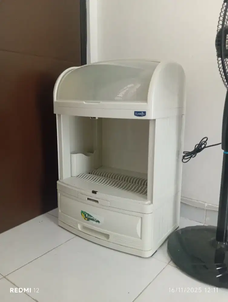 Lemari rak piring rovega