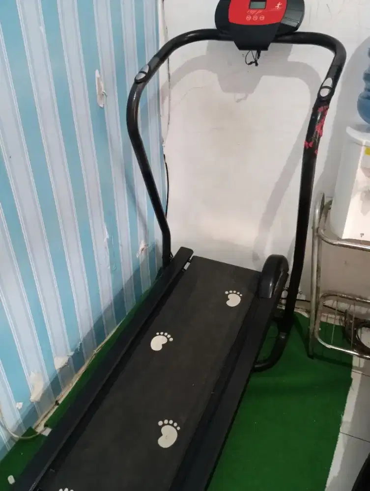 Treadmill lari siap pakai