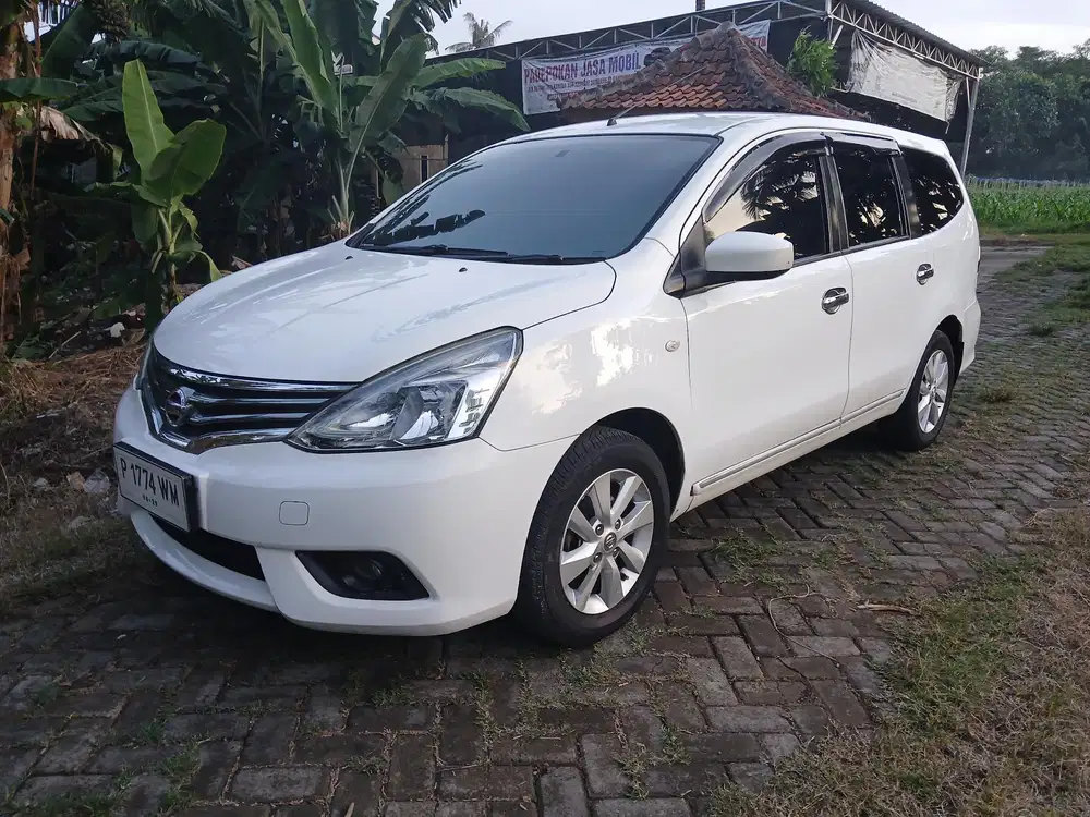Dijual Nissan Grand livina 2014 Bensin tipe sv up xv kredit DP 15jt