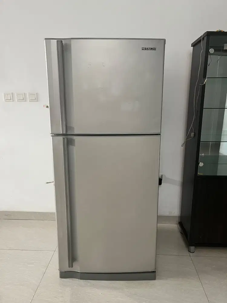 Kulkas 2 Pintu 435 L Hitachi R-Z53EGD9 Mulus Jarang Dipakai