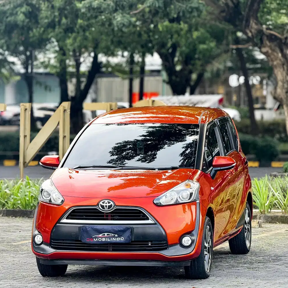 DP 15 JUTA!! TOYOTA SIENTA 1.5 V A/T 2016 ORANGE