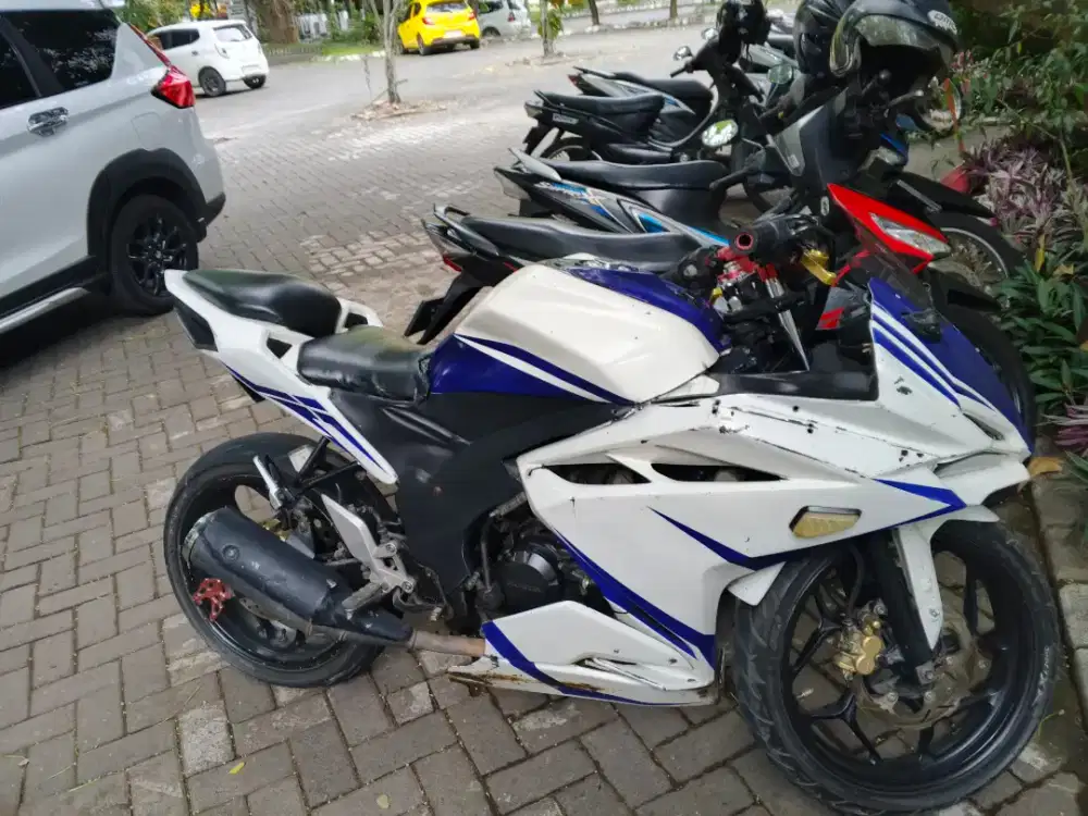Dijual motor Honda CB150R