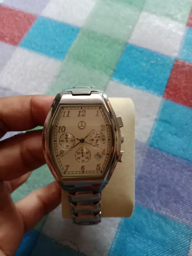Jam Mercedes Benz Ori