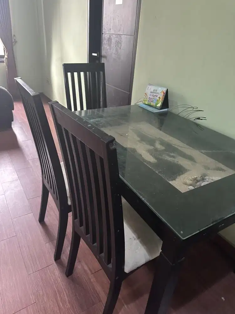 SET MEJA MAKAN + 4 KURSI