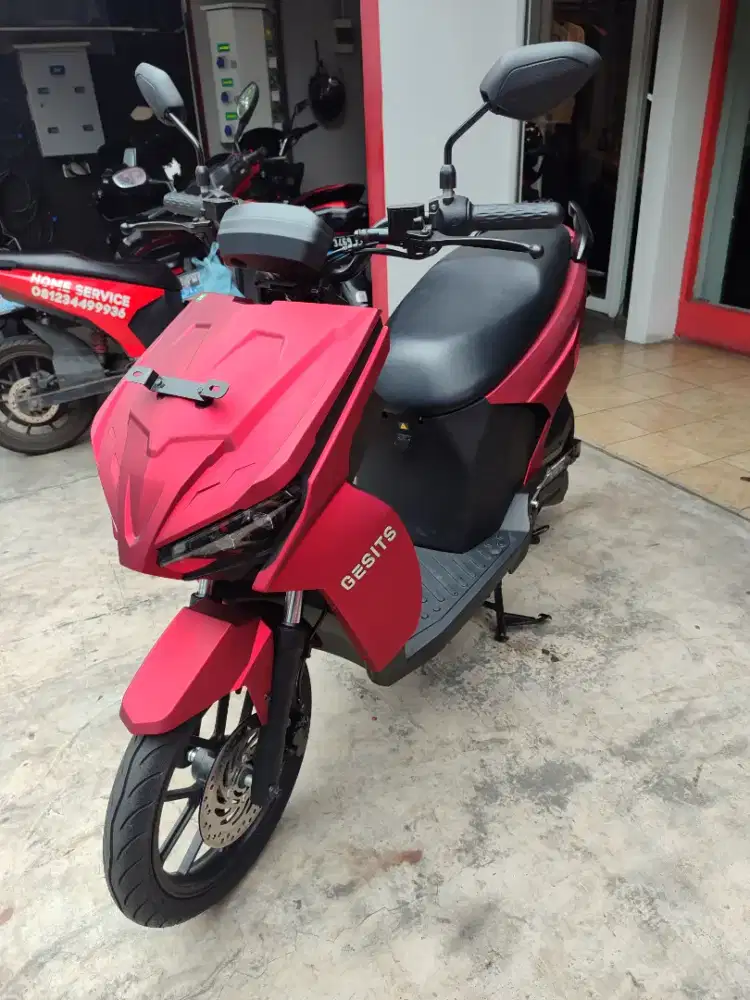 Gesits Raya G Merah Di bintaro, unit Display, diskon besar.