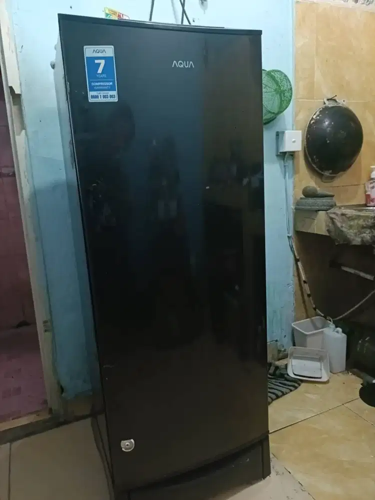 kulkas 1 pintu mrek(aqua)