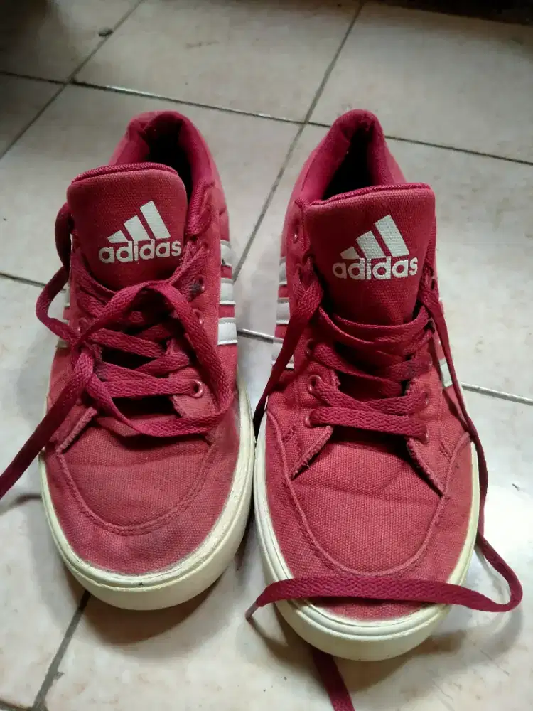 Sepatu Adidas size 42