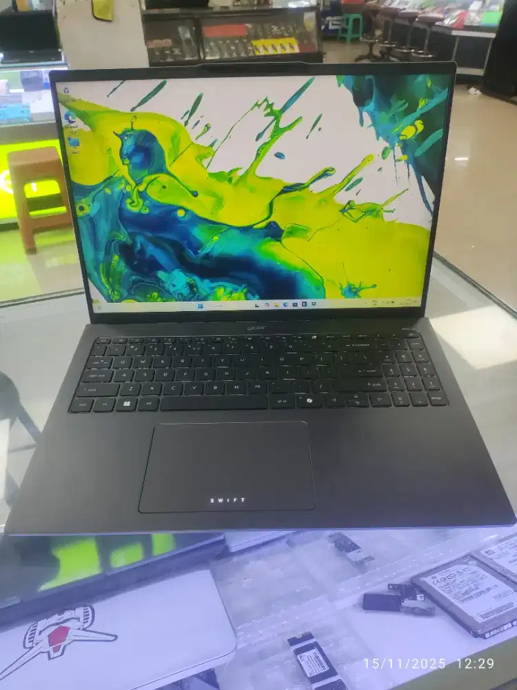 Acer Swift SFG16-73T 16inc OLED Touch Ultra 5 225H Ram 16GB SSD 512GB